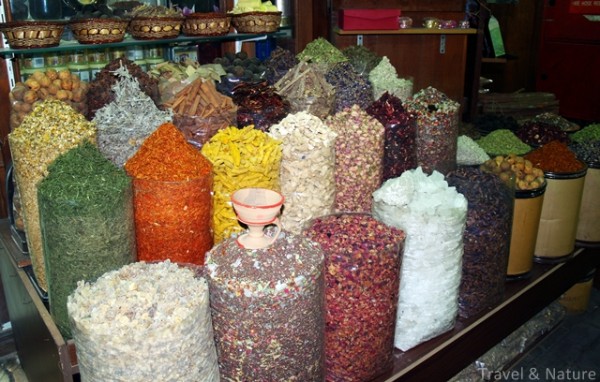 Gewürze & Weihrauch auf dem Souq Gewürze & Weihrauch auf dem Souq